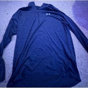 Dark blue under armor shirt!💙